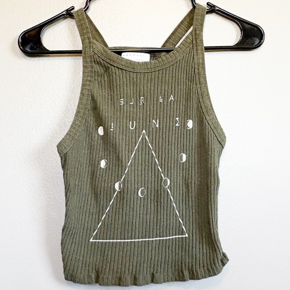 Kendall & Kylie Juniors Olive Ribbed Graphic Cropped Tank Top Size Large - Picture 1 of 6